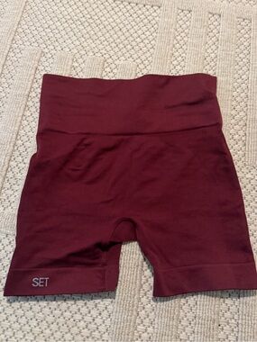 SET ACTIVE Small Sculptflex Maroon Short